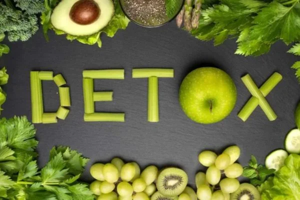 Detox cơ thể đúng cách cho người bận rộn